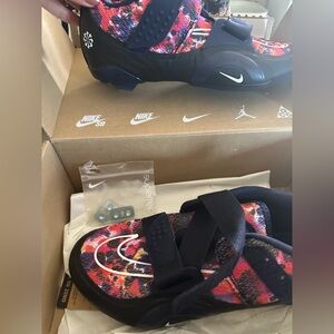 Peloton Nike Multicolor Patterned Shoes Women’s size 8